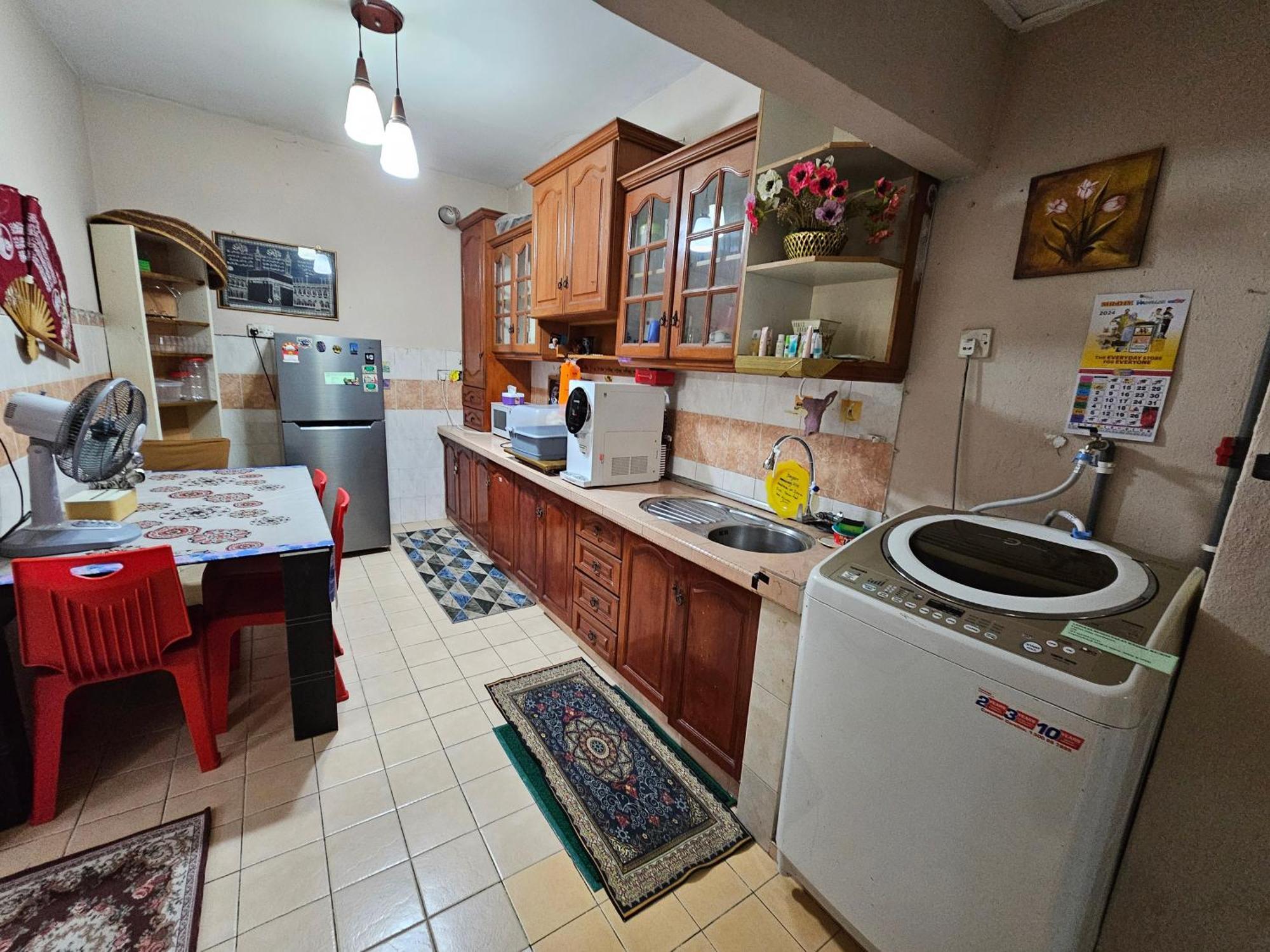 Homestay Lanik Saujana Utama 2 Sungai Buloh Exterior photo